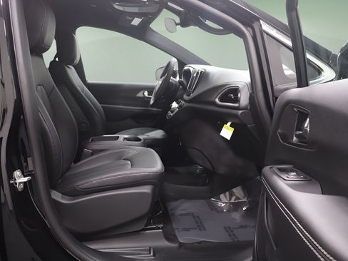 New 2026 Chrysler Pacifica Select FWD image 15