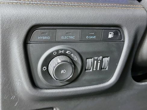 Used 2023 Jeep Grand Cherokee Summit AWD/4WD image 20