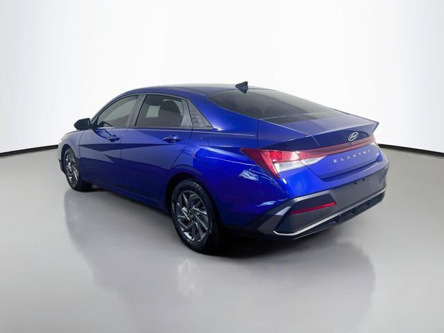 Used 2025 Hyundai Elantra Hybrid FWD image 7