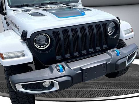 Used 2023 Jeep Wrangler Unlimited Sahara w/ Cold Weather Group AWD/4WD image 32
