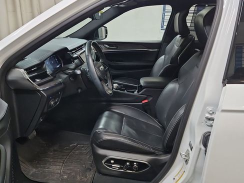 Used 2023 Jeep Grand Cherokee Overland w/ Advanced Protech Group III image 2