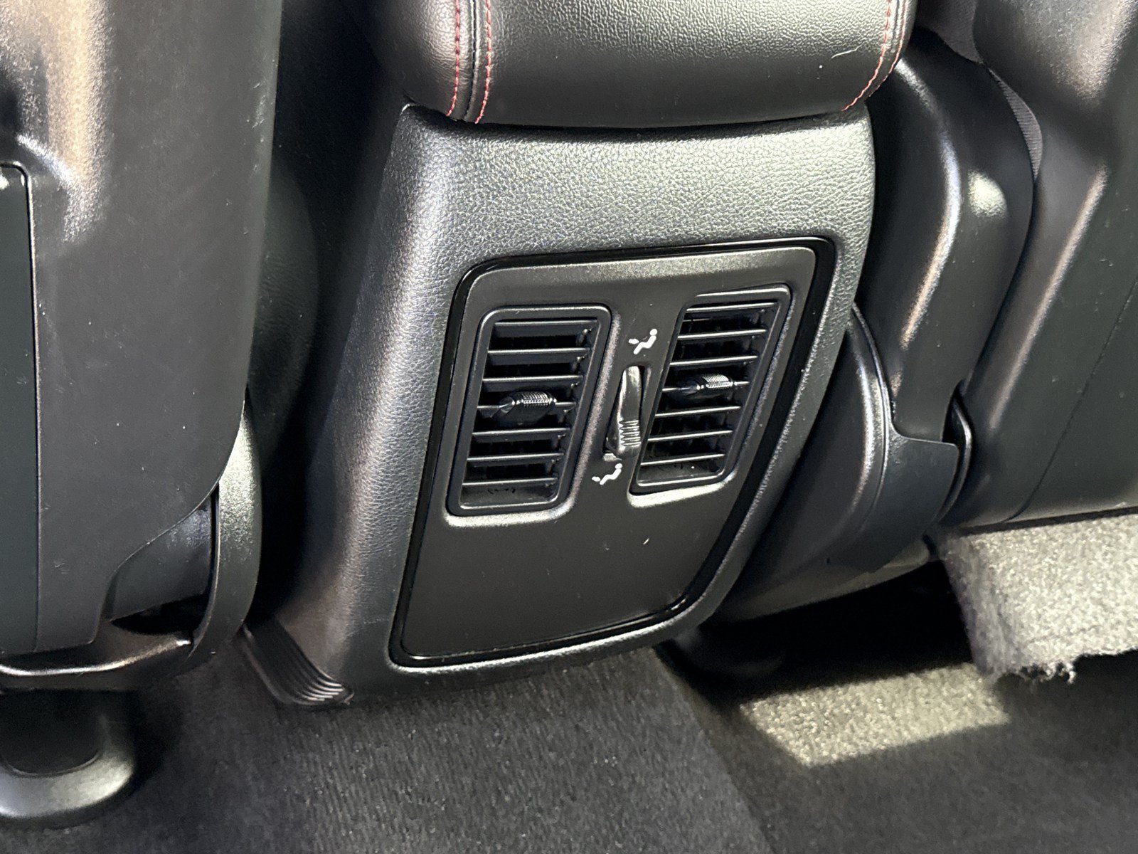 Used 2025 Dodge Durango GT RWD image 16