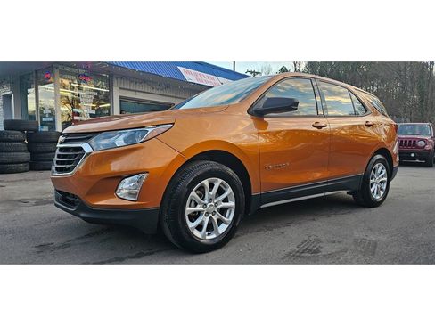 Used 2018 Chevrolet Equinox LS image 2
