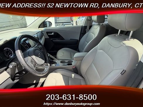Used 2017 Kia Niro Touring w/ Advanced Technology Package FWD image 13