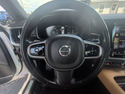 Used 2018 Volvo S90 T5 Momentum w/ Convenience Package FWD image 15