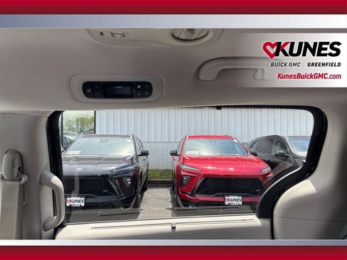 Used 2018 Chrysler Pacifica Touring-L FWD image 36