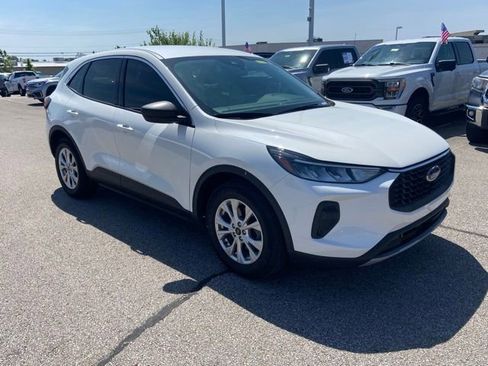 Used 2023 Ford Escape Active w/ Tech Pack #1 FWD image 2