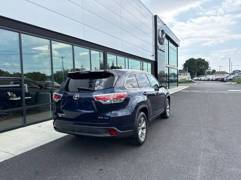 Used 2014 Toyota Highlander XLE AWD/4WD image 3
