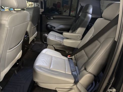Used 2019 Chevrolet Suburban LT w/ LT Signature Package image 21