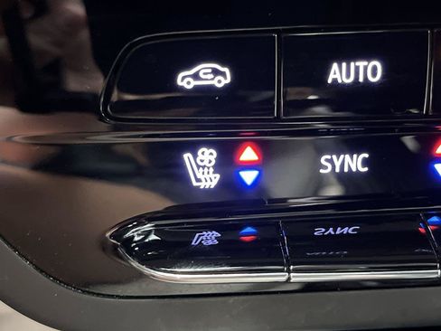Certified 2023 Buick Envision Avenir AWD/4WD image 24