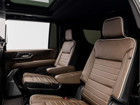 Used 2026 GMC Yukon XL Denali Ultimate w/ LPO, Floor Liner Package AWD/4WD image 35