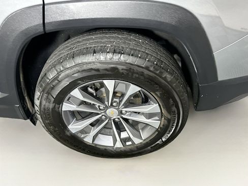 Used 2025 Chevrolet Equinox LT image 11