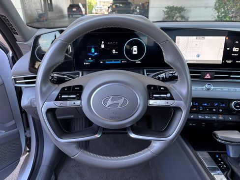 Used 2025 Hyundai Elantra SEL FWD image 24