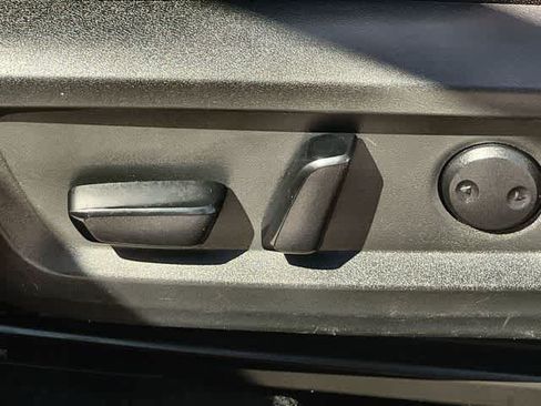 Used 2025 Nissan Rogue SV AWD/4WD image 31