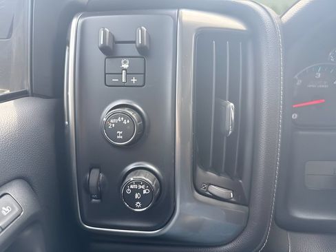Used 2018 Chevrolet Silverado 1500 LTZ Z71 w/ LTZ Plus Package AWD/4WD image 22