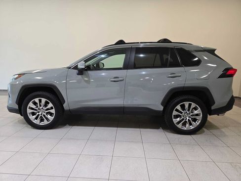 Used 2022 Toyota RAV4 XLE Premium AWD/4WD image 3