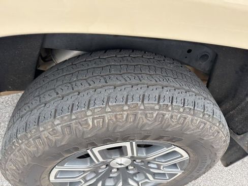 Used 2023 Chevrolet Colorado Z71 w/ Z71 Convenience Package 2 image 31