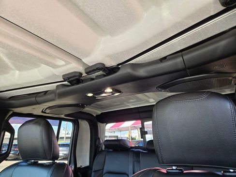 Used 2021 Jeep Gladiator Mojave image 11