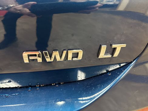 Used 2019 Chevrolet Equinox LT w/ Driver Convenience Package image 17