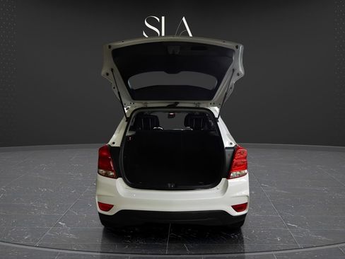 Used 2022 Chevrolet Trax LT w/ Sport Edition image 7