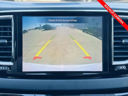 Used 2023 Chrysler Pacifica Touring-L image 10