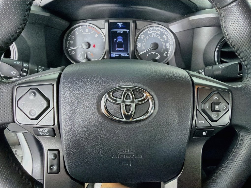 Used 2017 Toyota Tacoma TRD Sport w/ Tow Package RWD image 16
