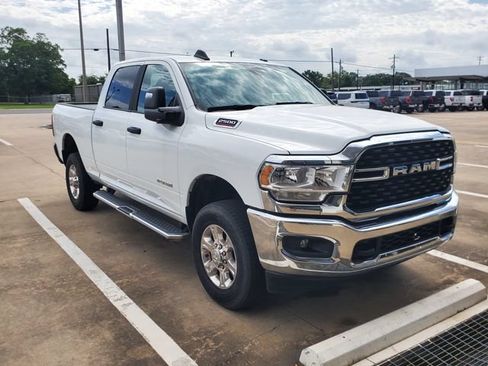 Used 2024 RAM 2500 Big Horn AWD/4WD image 3