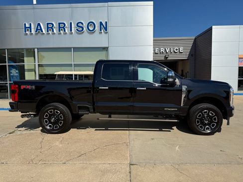 Used 2024 Ford F250 Platinum AWD/4WD image 2