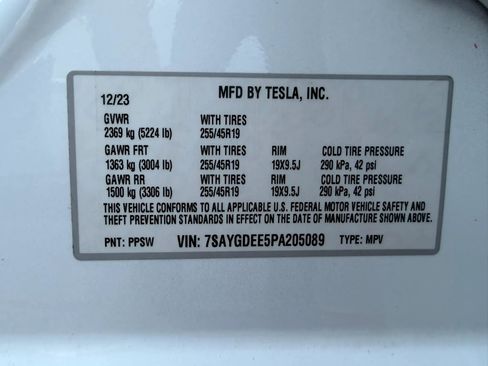 Used 2023 Tesla Model Y Long Range AWD/4WD image 30