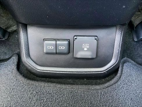 Used 2023 Toyota Highlander Platinum image 34