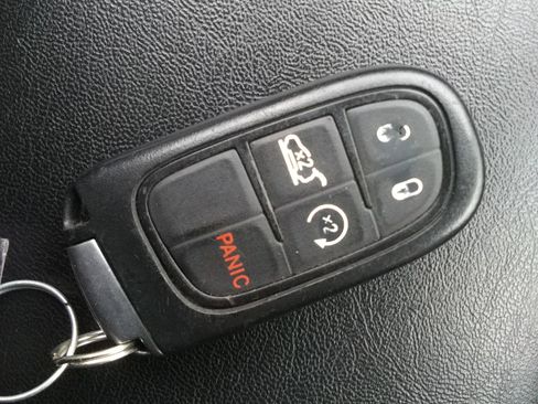 Used 2019 Jeep Cherokee Trailhawk w/ Comfort & Convenience Group image 16