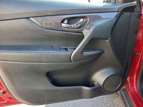 Used 2017 Nissan Rogue S w/ S Appearance Package AWD/4WD image 12
