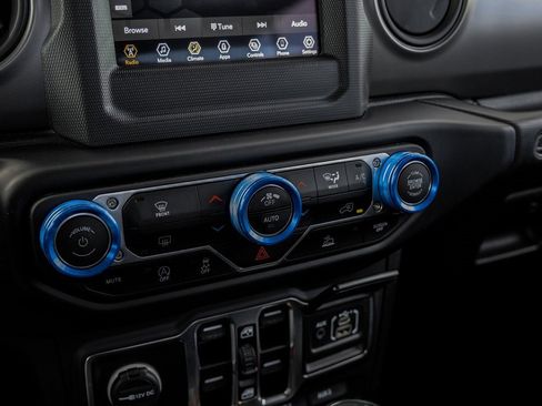 Used 2021 Jeep Gladiator Willys image 33