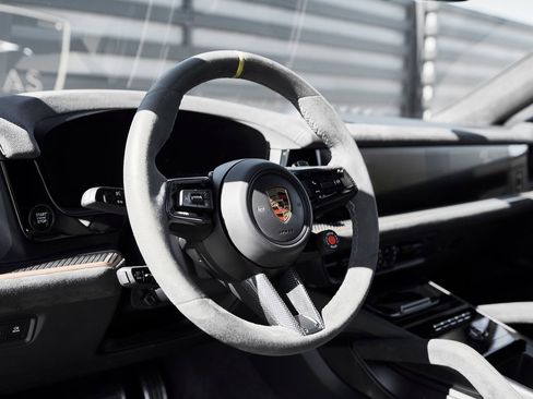 Used 2024 Porsche Cayenne Turbo GT image 39