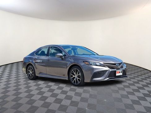 Used 2024 Toyota Camry SE AWD/4WD image 5