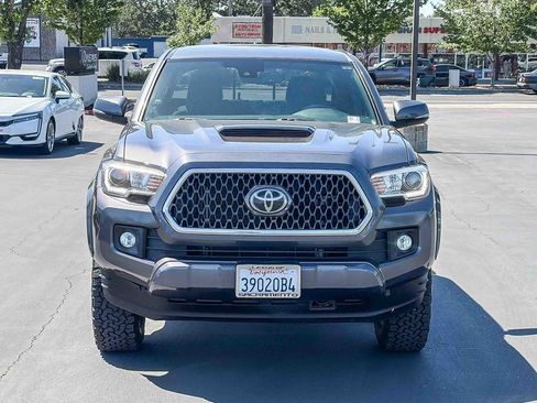 Used 2018 Toyota Tacoma TRD Sport w/ Technology Package image 6