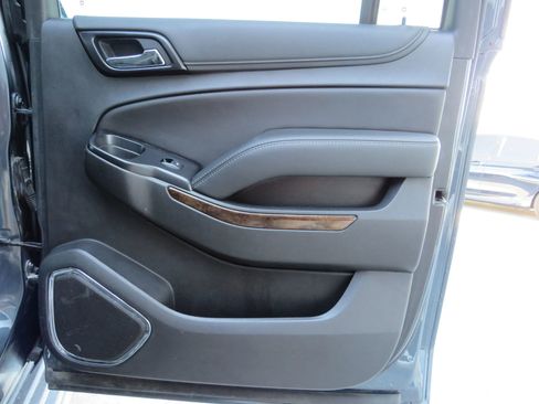 Used 2020 Chevrolet Suburban LT image 50