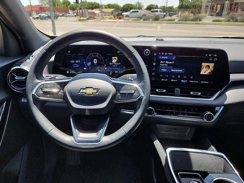 Used 2026 Chevrolet Equinox LT AWD/4WD image 6