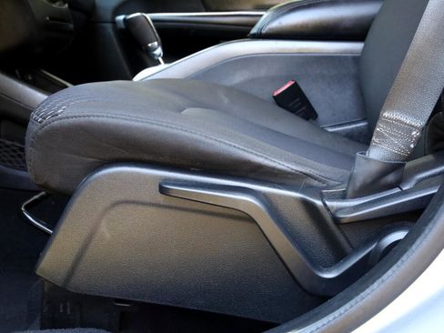 Used 2020 Dodge Journey SE w/ Blacktop Package image 31
