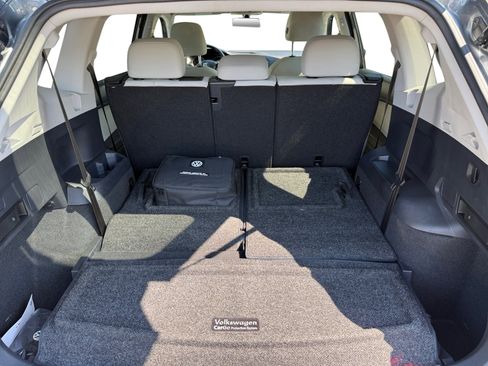 Used 2020 Volkswagen Tiguan SE w/ Panoramic Sunroof Package FWD image 17