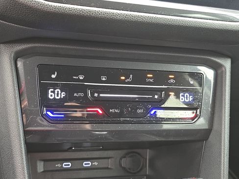 Certified 2024 Volkswagen Tiguan SE FWD image 25