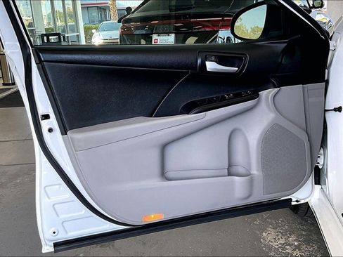 Used 2014 Toyota Camry LE image 20