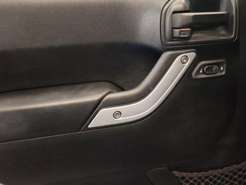 Used 2018 Jeep Wrangler Unlimited Sahara image 10