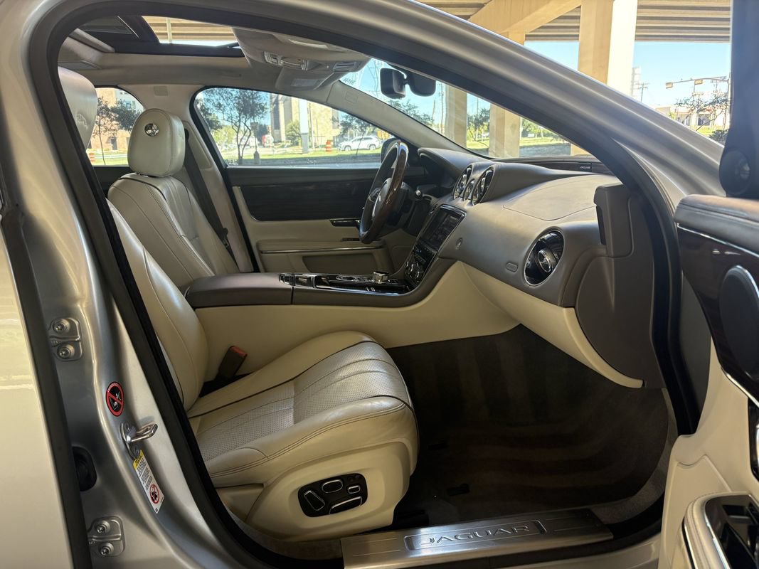 Used 2014 Jaguar XJ L Portfolio RWD image 23