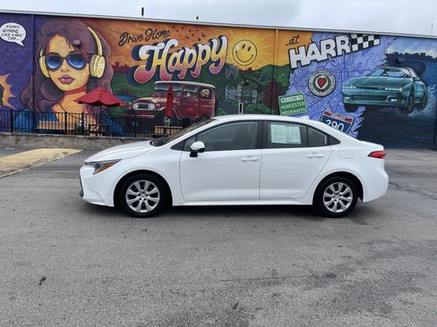 Used 2023 Toyota Corolla LE FWD image 2