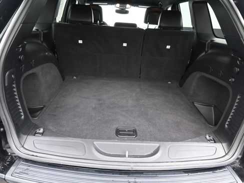 Used 2019 Jeep Grand Cherokee Altitude image 13