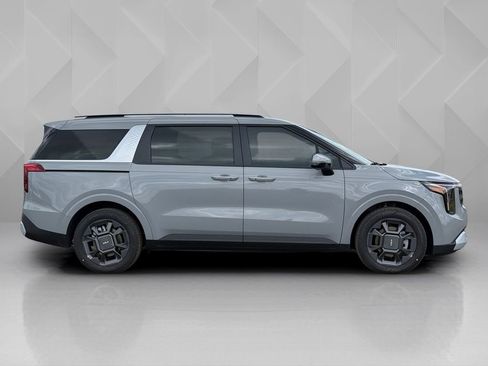 New 2026 Kia Carnival EX FWD image 4