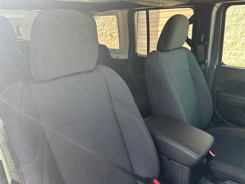 Used 2025 Jeep Wrangler Unlimited Sport AWD/4WD image 28