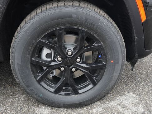 New 2026 Jeep Grand Cherokee Altitude image 13