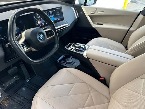 Used 2025 BMW iX xDrive50 w/ Premium Package AWD/4WD image 9